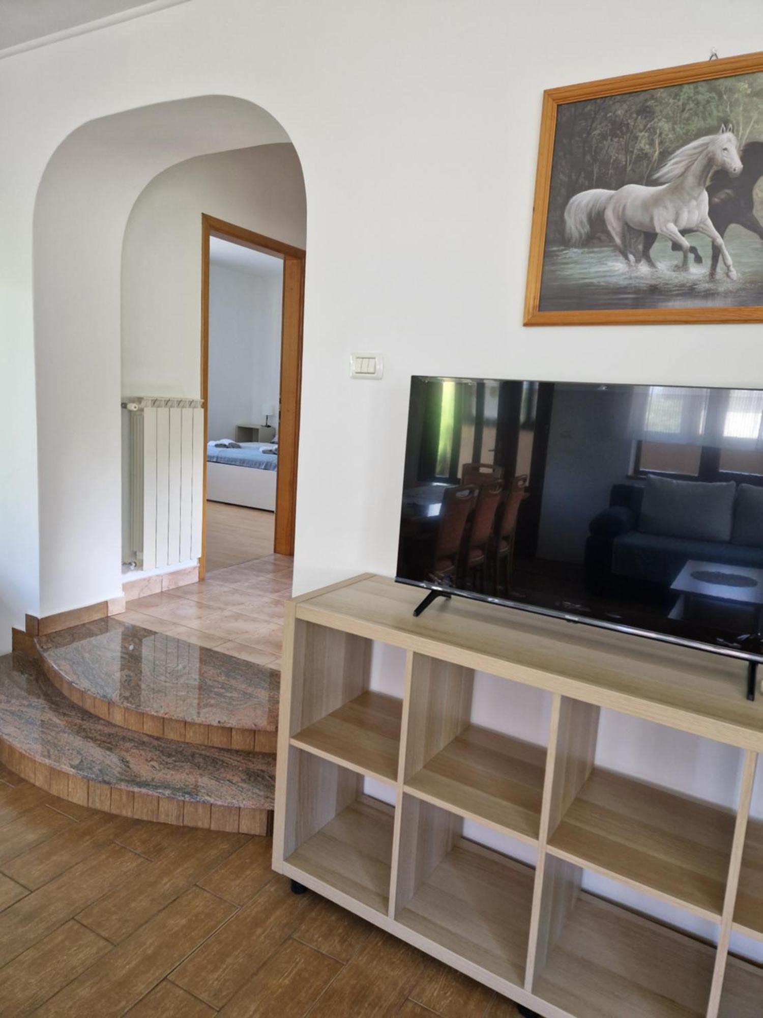 Apartma Mihatovi พิฟกา ภายนอก รูปภาพ