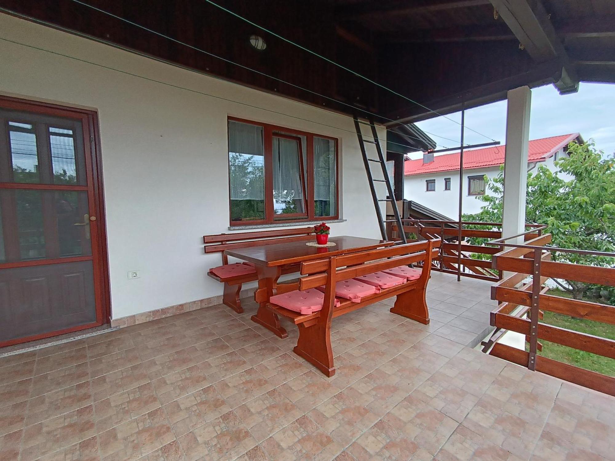 Apartma Mihatovi พิฟกา ภายนอก รูปภาพ